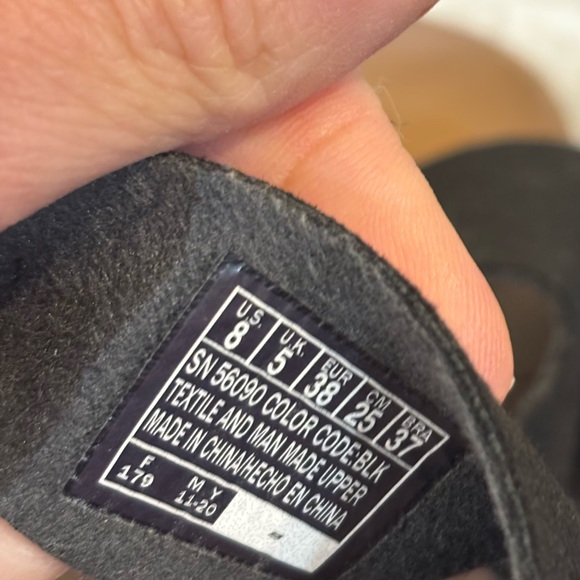 Skechers Luxe Foram, Black Slide Sandals with Buckles Size.8 - Picture 7 of 7